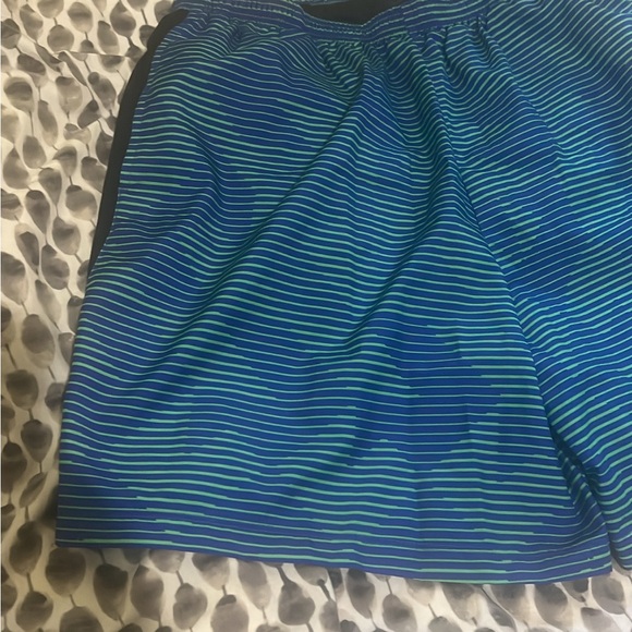 Nike shorts size large - Picture 2 of 5